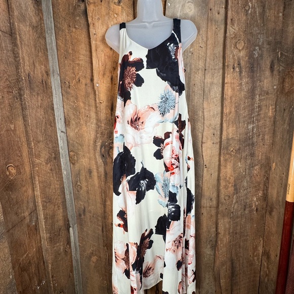 Tribal Floral Sleeveless Maxi Dress - Black and Cream - Picture 1 of 13